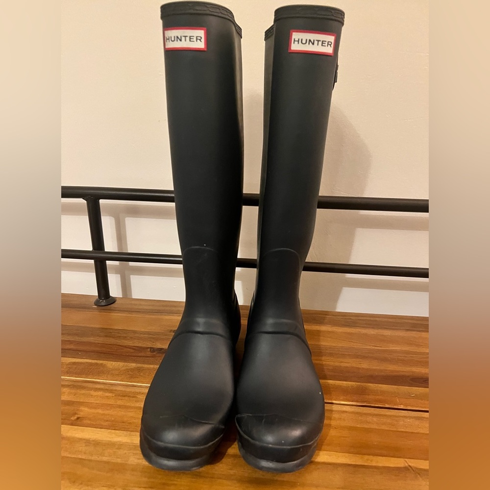 Hunter navy rain boots original tall boot men’s 8 womens 10
